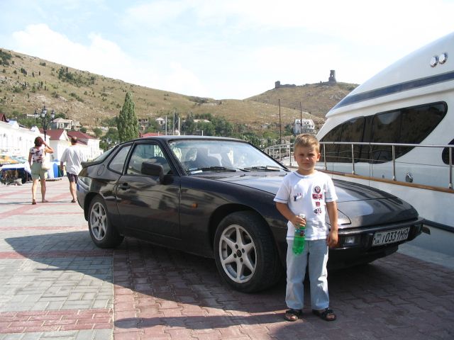  944   