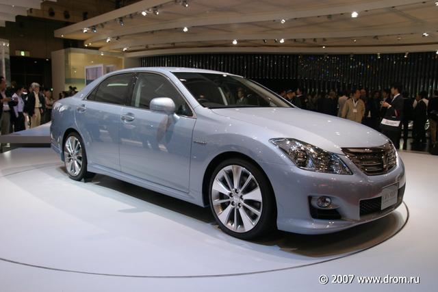 Toyota Crown Hybrid 