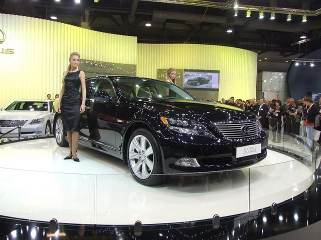 Lexus LS600hL 