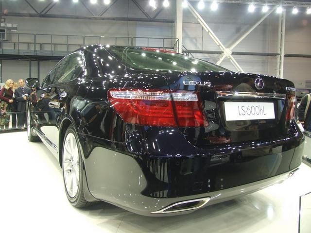 Lexus LS600hL 