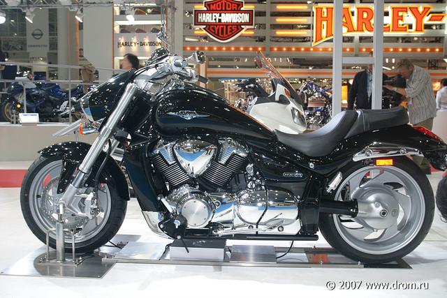 Suzuki Boulevard C109R 