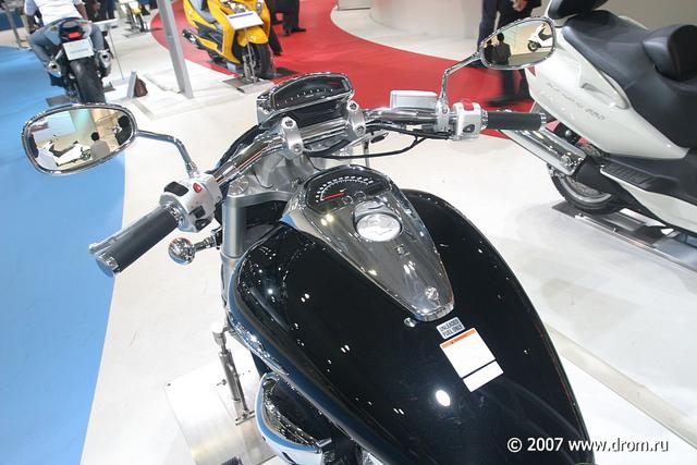 Suzuki Boulevard C109R 