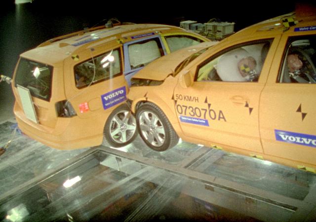 V70 XC70 Crash Test 