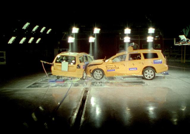 V70 XC70 Crash Test 