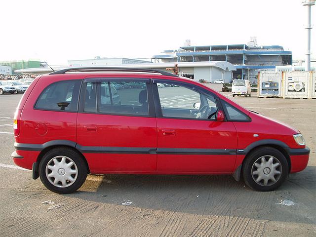 Subaru Traviq vs Opel Zafira 