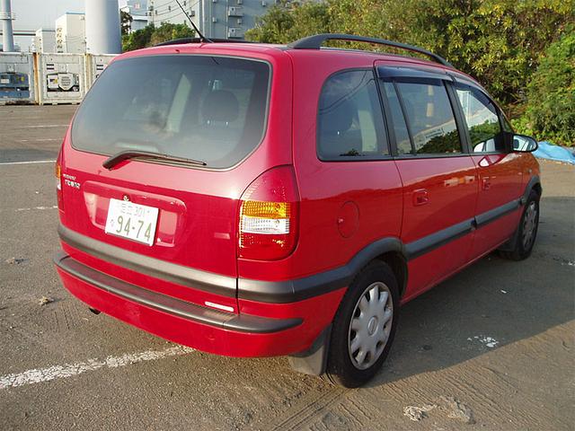 Subaru Traviq vs Opel Zafira 