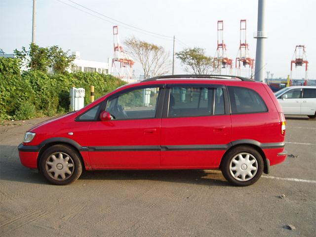 Subaru Traviq vs Opel Zafira 