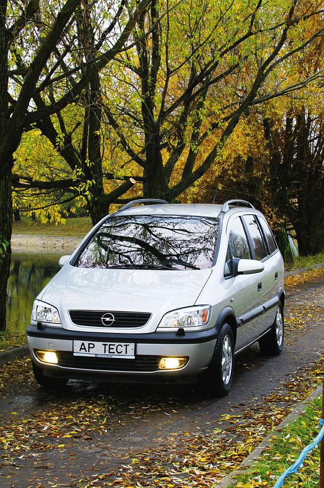 Subaru Traviq vs Opel Zafira 