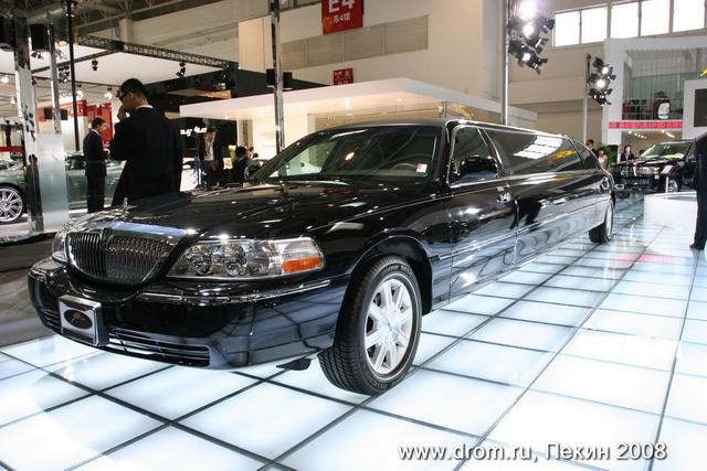 Star Custom Auto Lincoln Towncar Limousine