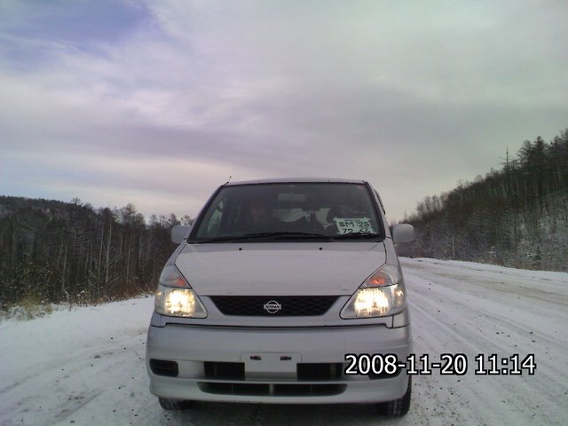 Nissan Serena 