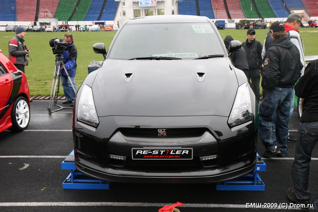 8. Nissan GT-R -    