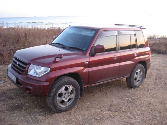 Pajero iO.  2008