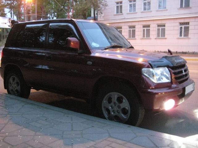 Pajero iO.  2009 