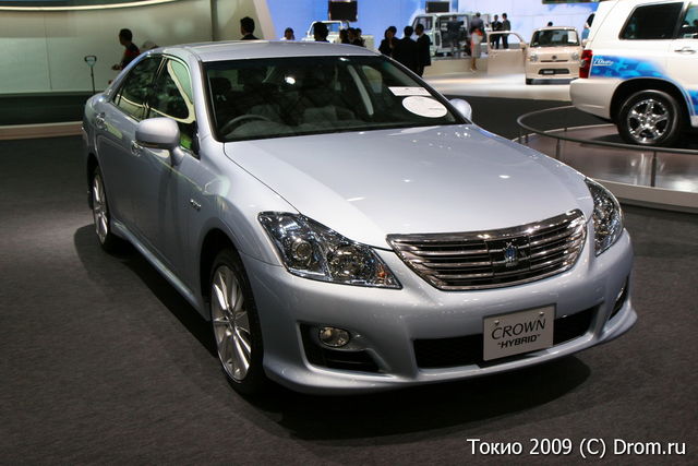 Toyota Crown Hybrid 