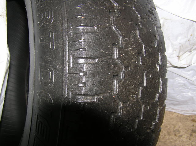 Bridgestone Desert Dueler 682 215/80 R16 