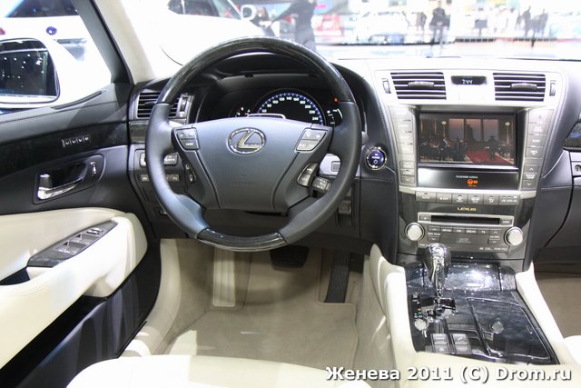 Lexus LS600hL
