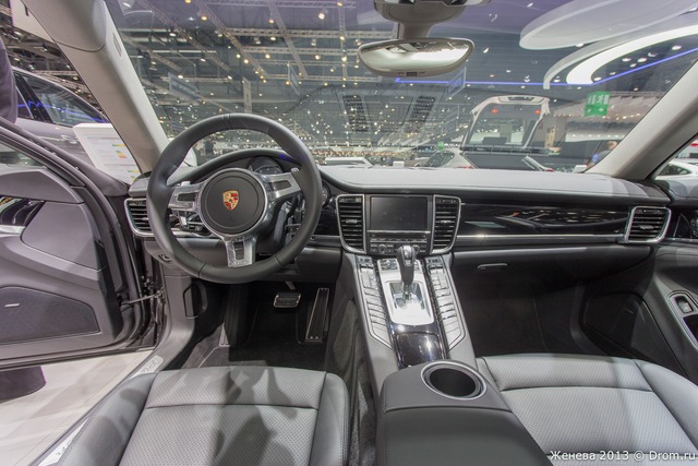 Porsche Panamera 4 Platinum Edition