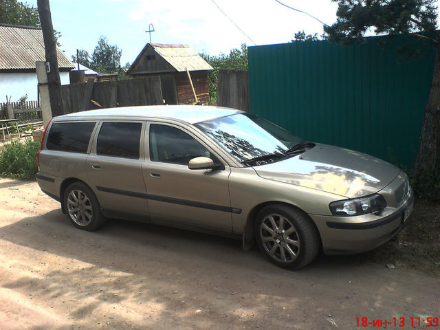 Volvo V70 