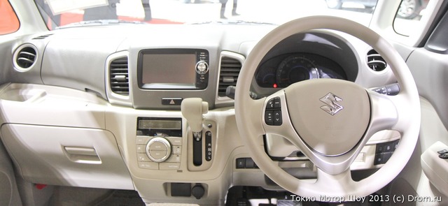 Suzuki Spacia. 