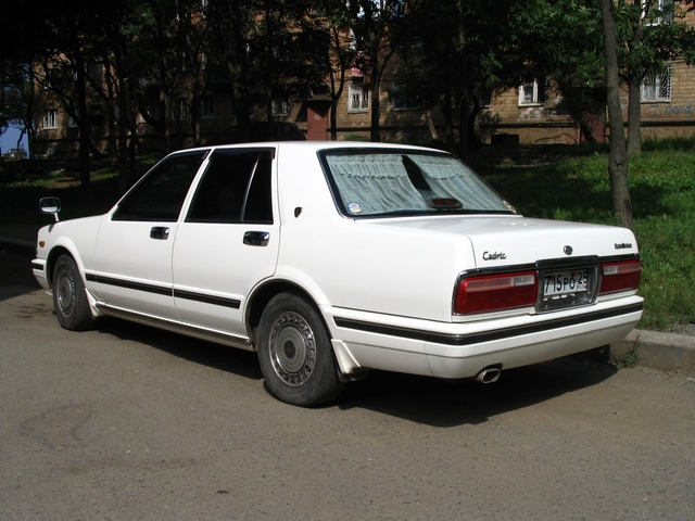 NISSAN CEDRIC 2000 .  US$ 6300