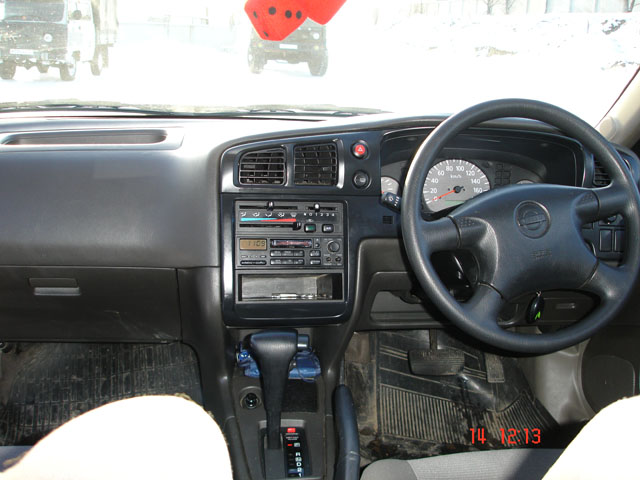 NISSAN EXPERT 2001