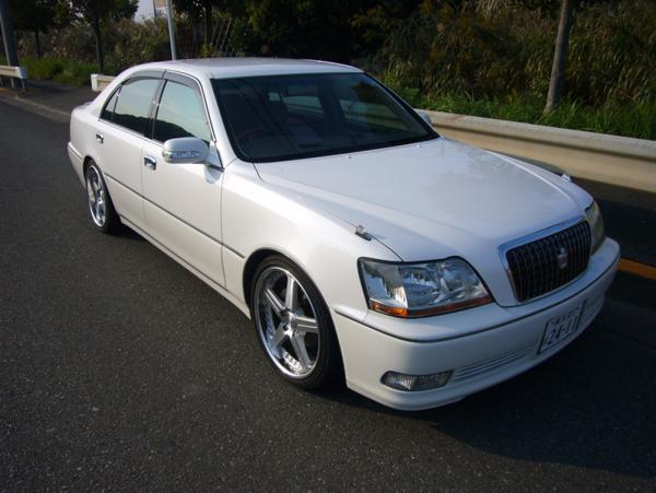 TOYOTA CROWN MAjESTA 